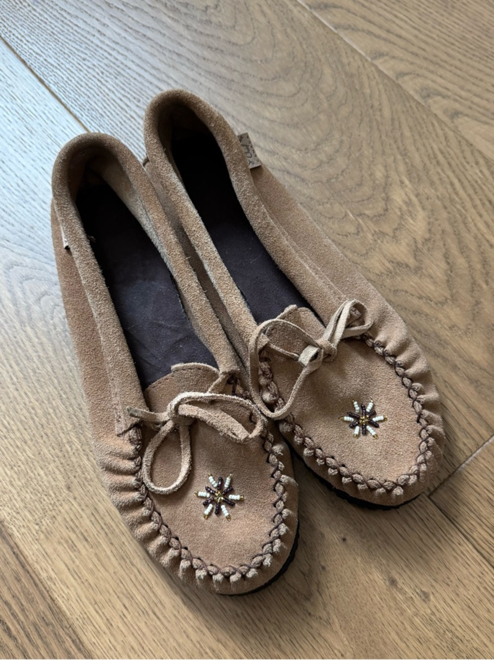 Laurentian Chief Moccasins - Ladies Size 8 - Beaded Sunburst - Taupe / Tan - EUC